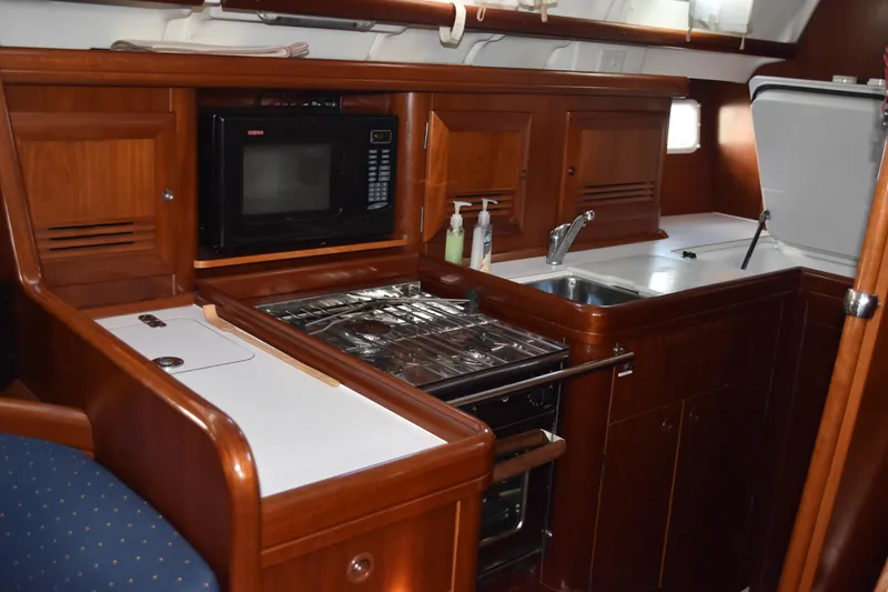 2004 Beneteau 423