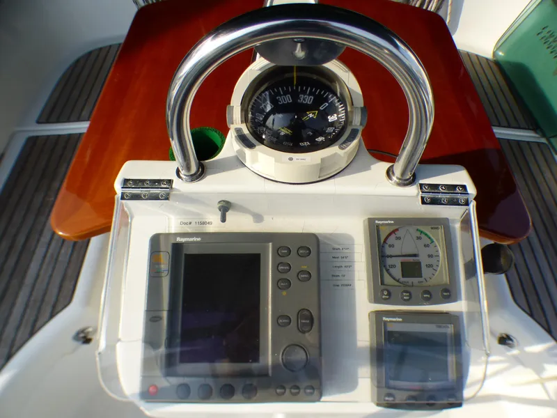 Helm Pedestal