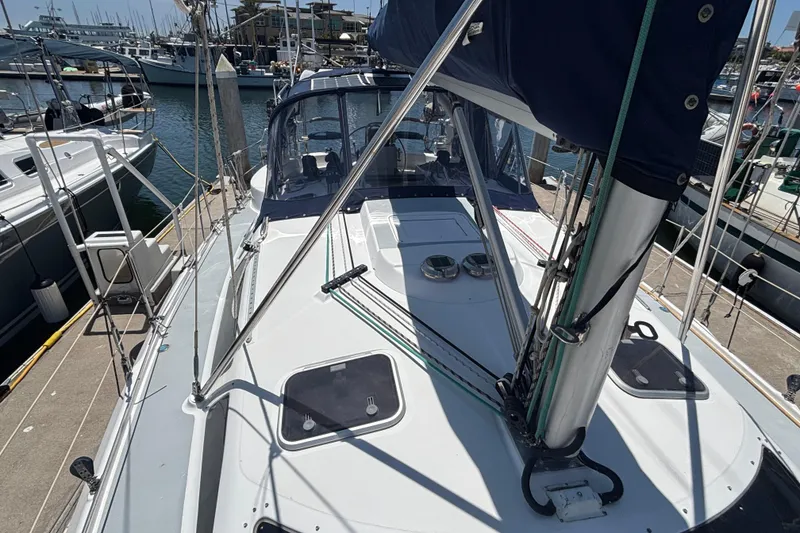 1999 Hunter 410 sailboat docked at marina, showcasing deck and rigging.