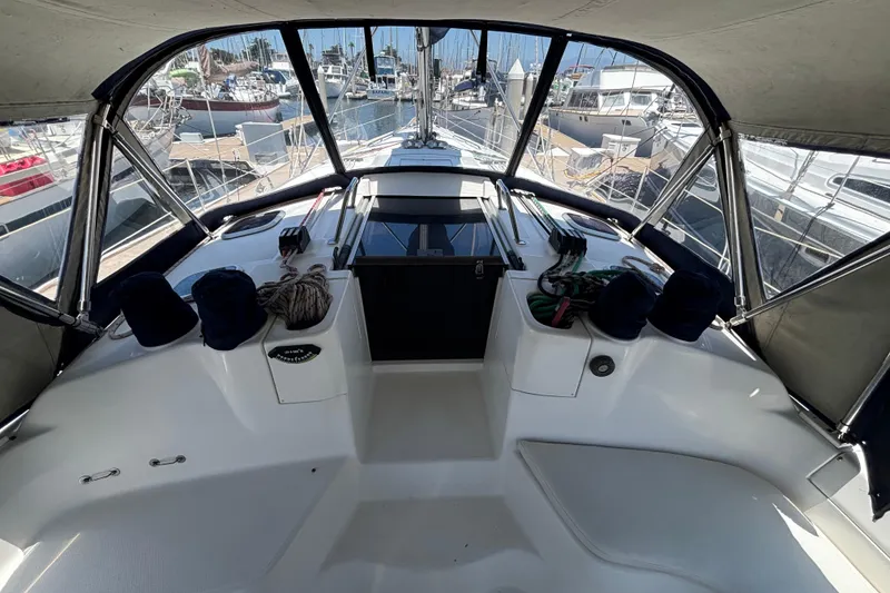 Cockpit view of 1999 Hunter 410 sailboat docked at marina, featuring ropes and equipment.