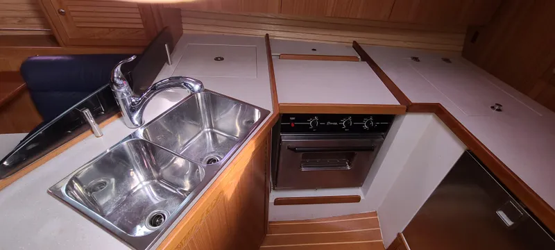 2009 Catalina 375