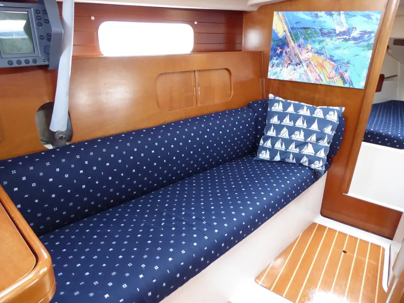 Seating to port