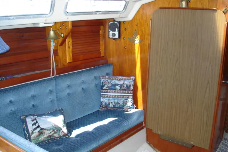 Port side-main cabin
