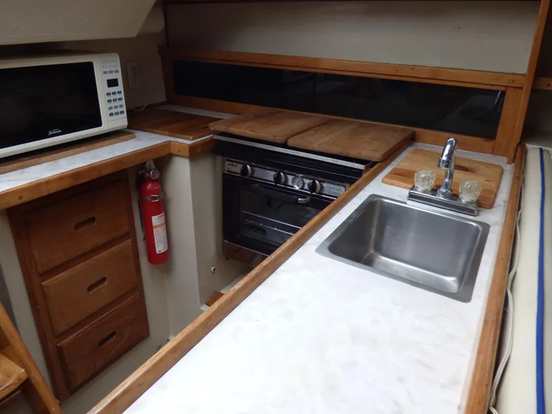 1983 Catalina 30