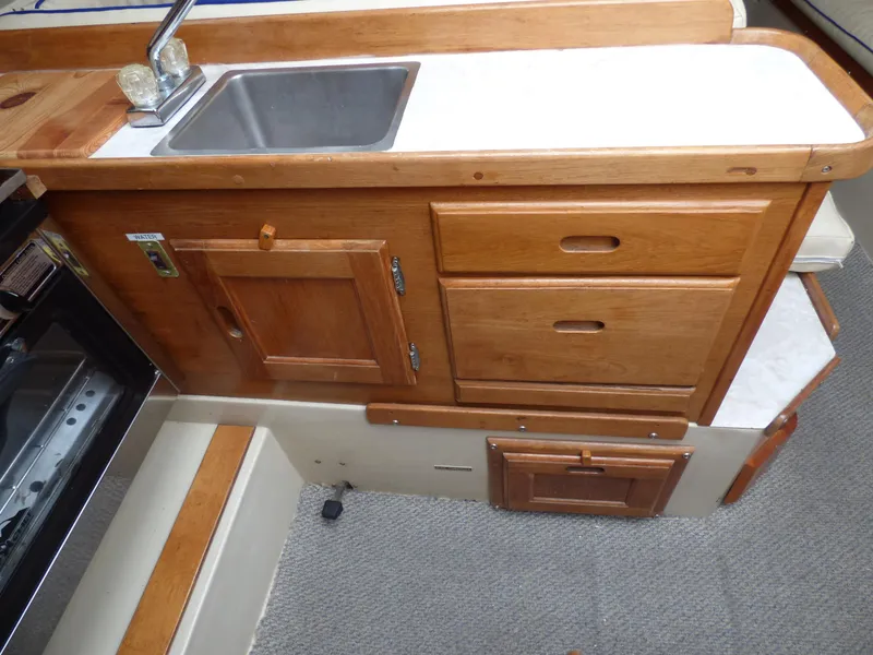 1983 Catalina 30