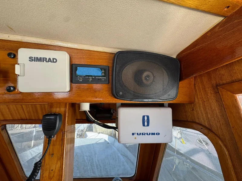 1979 Californian LRC Sedan Bridge interior with Simrad and Furuno navigation equipment.