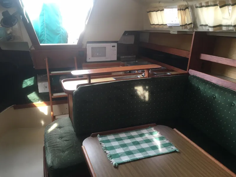 1985 Catalina 30