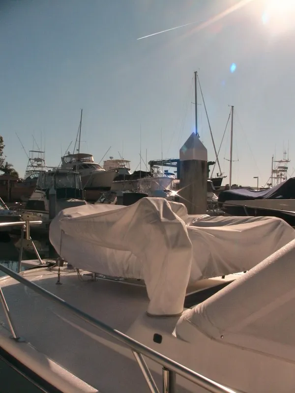 1989 Luhrs 320 Sedan