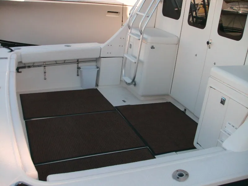 1989 Luhrs 320 Sedan