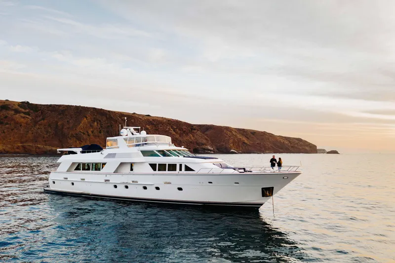 1991 Hatteras 105 Raised Pilothouse