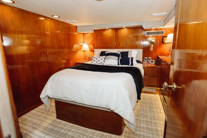 1991 Hatteras 105 Raised Pilothouse