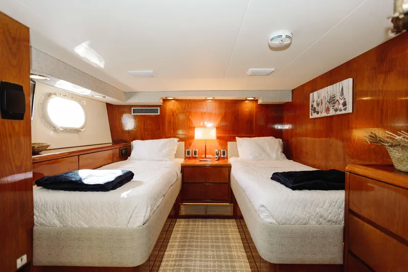 1991 Hatteras 105 Raised Pilothouse