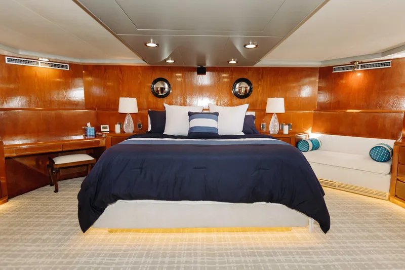 1991 Hatteras 105 Raised Pilothouse