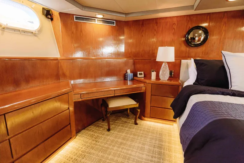 1991 Hatteras 105 Raised Pilothouse