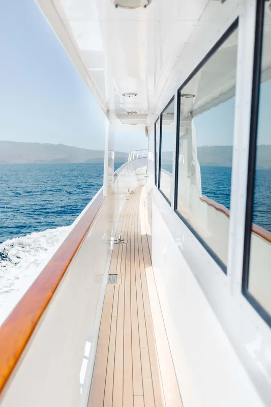 1991 Hatteras 105 Raised Pilothouse