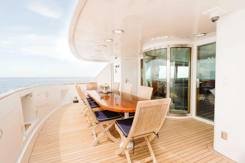 1991 Hatteras 105 Raised Pilothouse