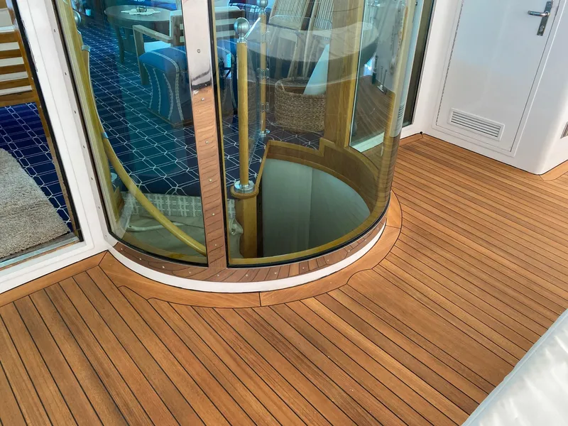 1991 Hatteras 105 Raised Pilothouse