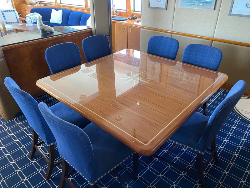 1991 Hatteras 105 Raised Pilothouse