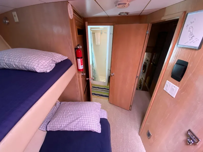 1991 Hatteras 105 Raised Pilothouse