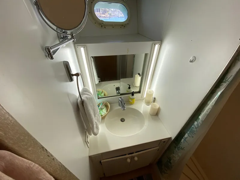 1991 Hatteras 105 Raised Pilothouse