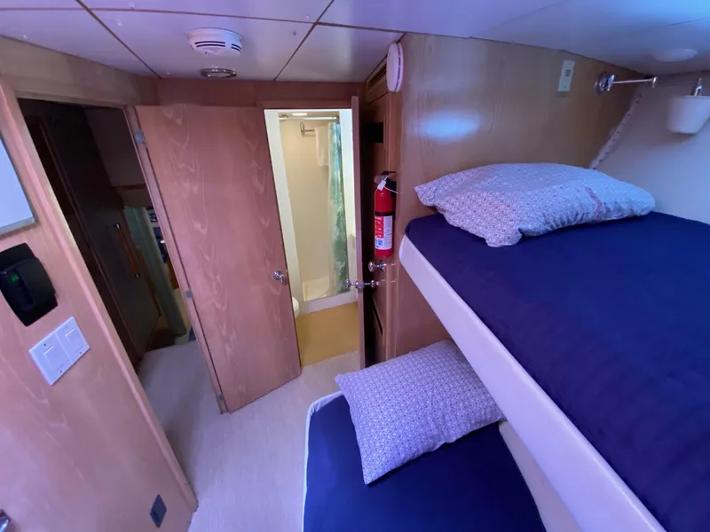 1991 Hatteras 105 Raised Pilothouse
