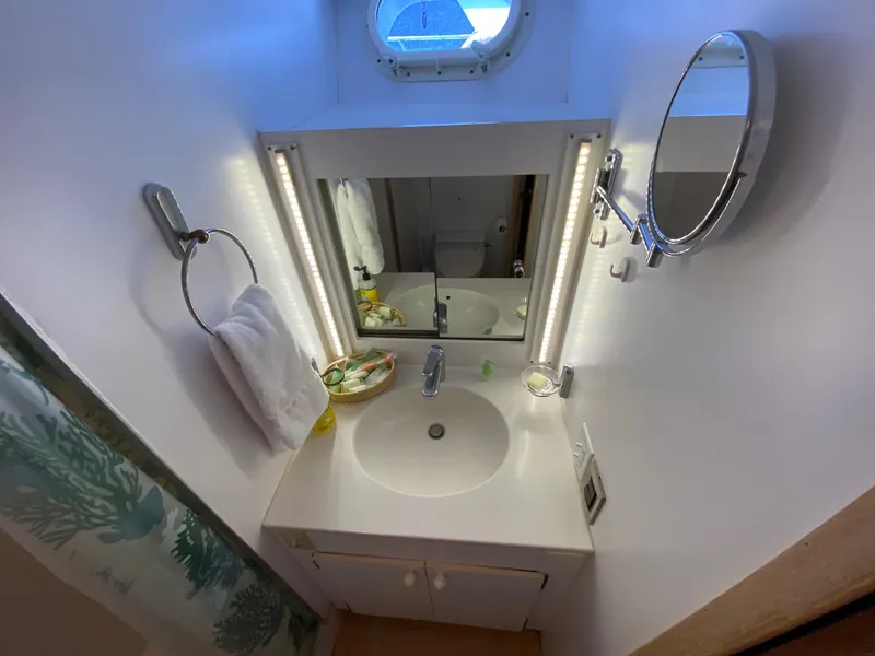1991 Hatteras 105 Raised Pilothouse