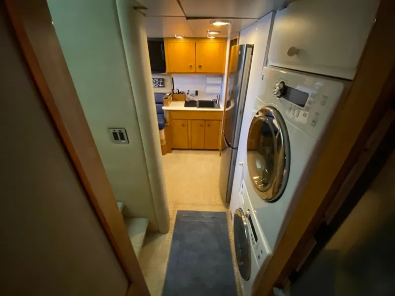 1991 Hatteras 105 Raised Pilothouse