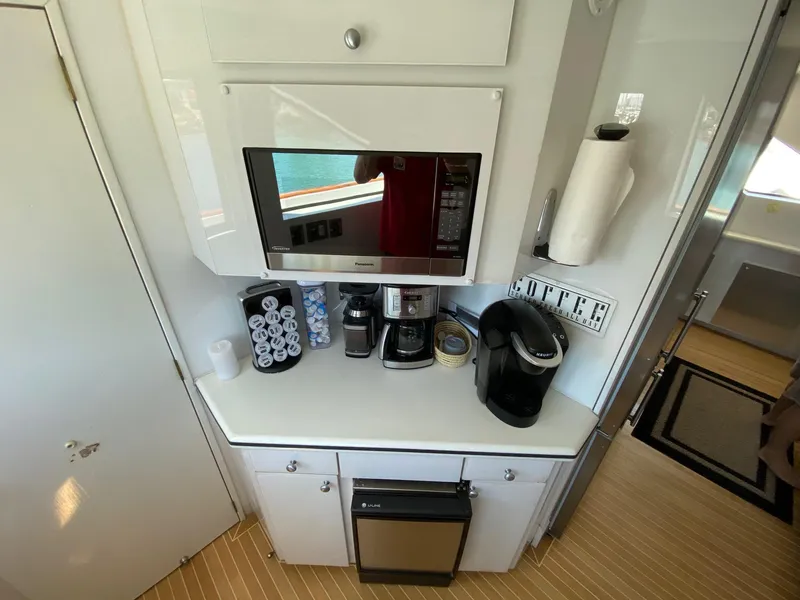 1991 Hatteras 105 Raised Pilothouse