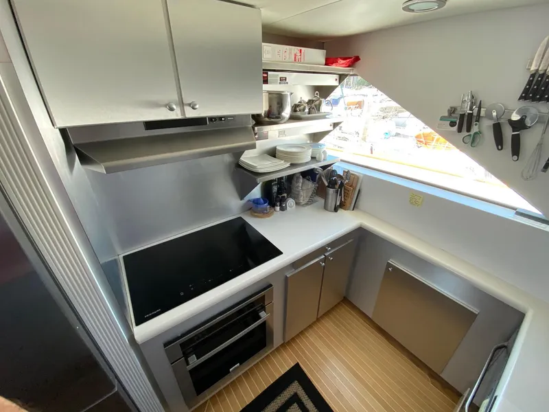 1991 Hatteras 105 Raised Pilothouse