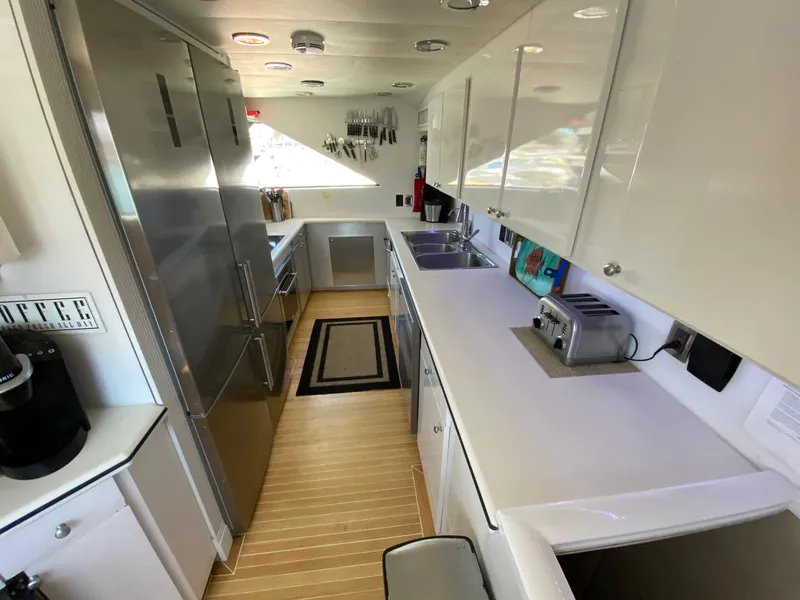 1991 Hatteras 105 Raised Pilothouse