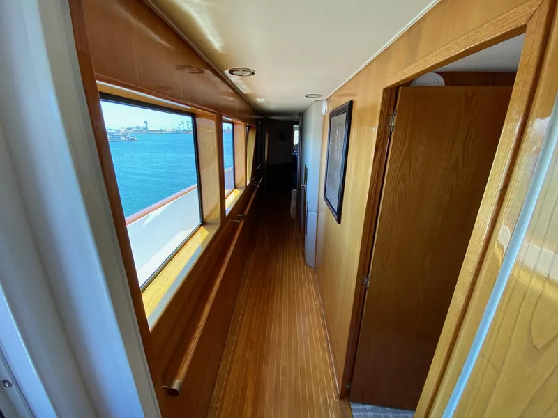 1991 Hatteras 105 Raised Pilothouse
