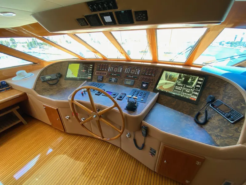 1991 Hatteras 105 Raised Pilothouse