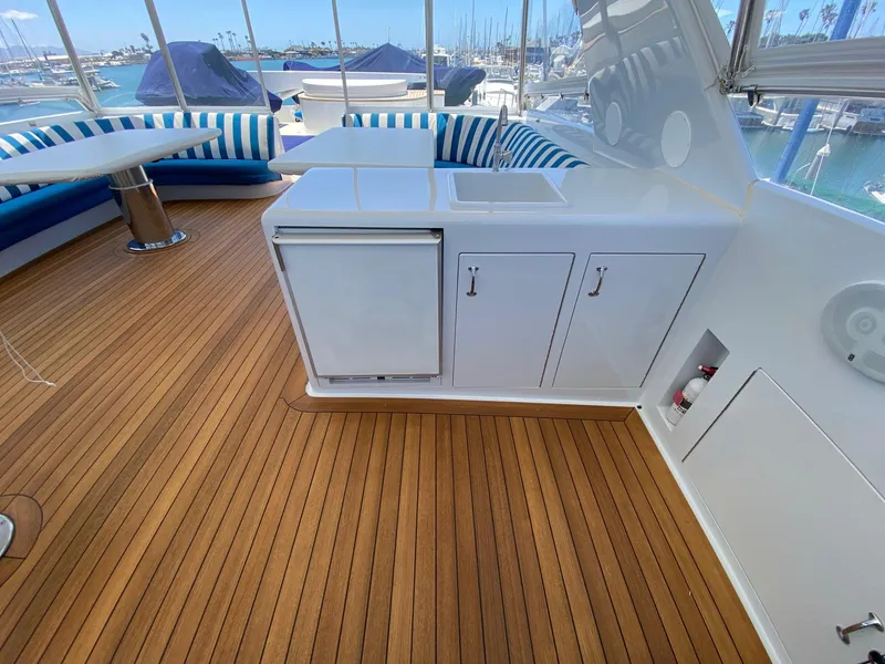 1991 Hatteras 105 Raised Pilothouse