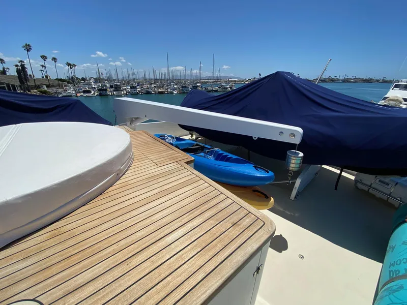 1991 Hatteras 105 Raised Pilothouse