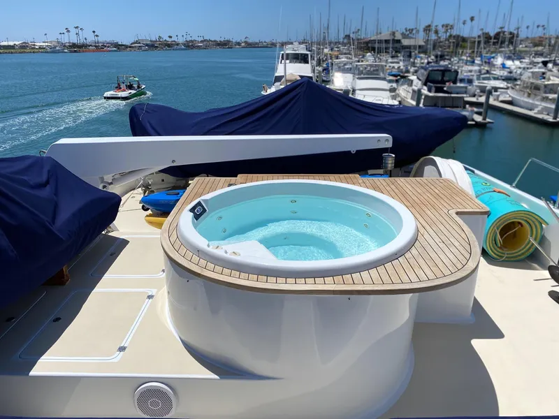 1991 Hatteras 105 Raised Pilothouse