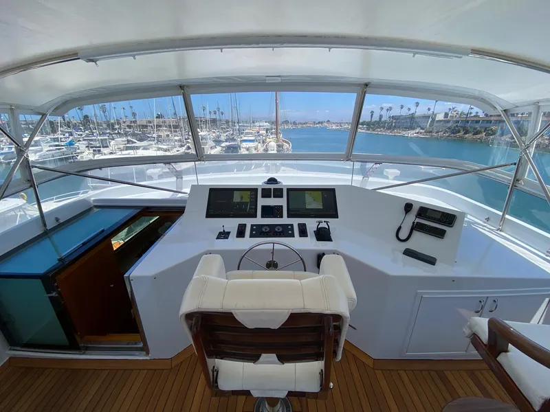 1991 Hatteras 105 Raised Pilothouse