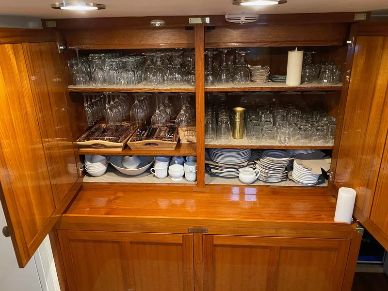 1991 Hatteras 105 Raised Pilothouse