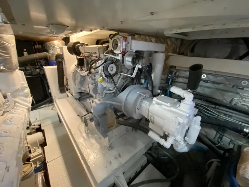 1991 Hatteras 105 Raised Pilothouse