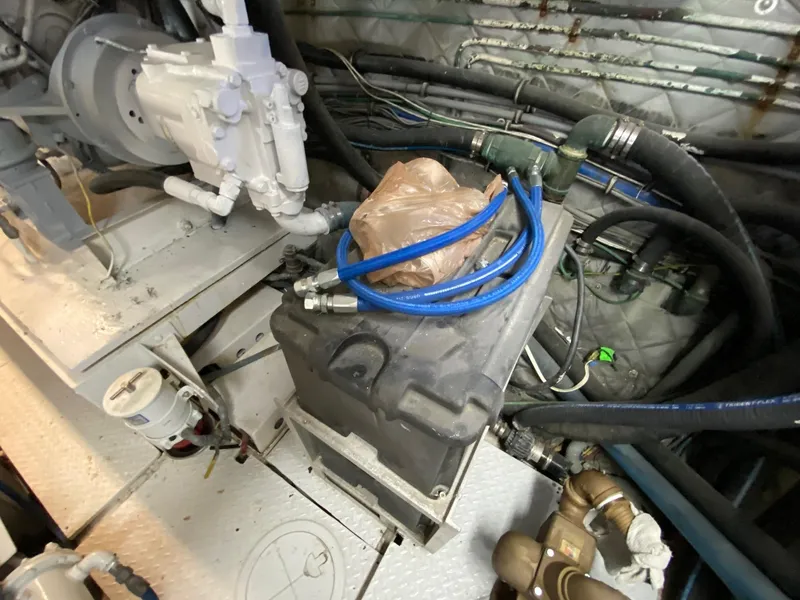1991 Hatteras 105 Raised Pilothouse