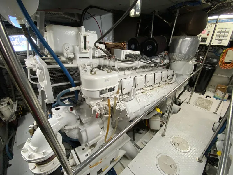 1991 Hatteras 105 Raised Pilothouse