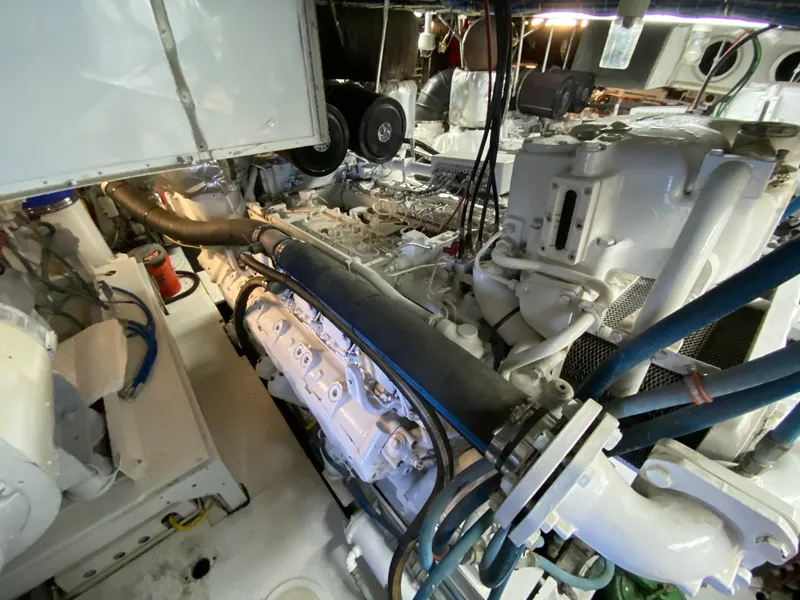 1991 Hatteras 105 Raised Pilothouse