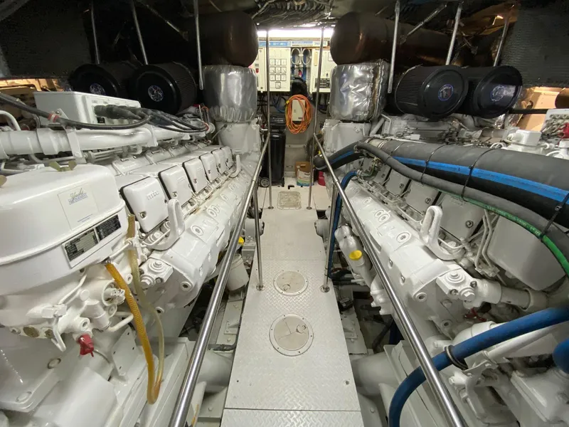 1991 Hatteras 105 Raised Pilothouse