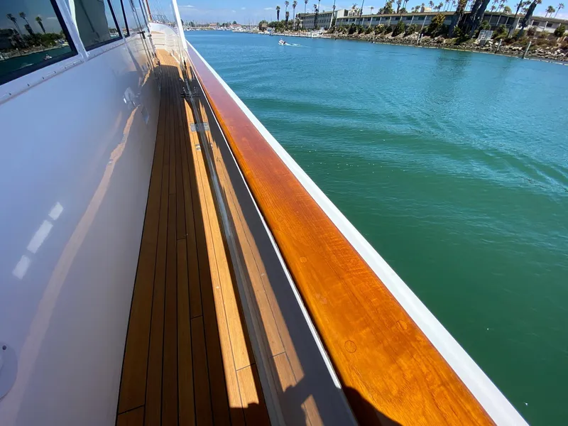 1991 Hatteras 105 Raised Pilothouse