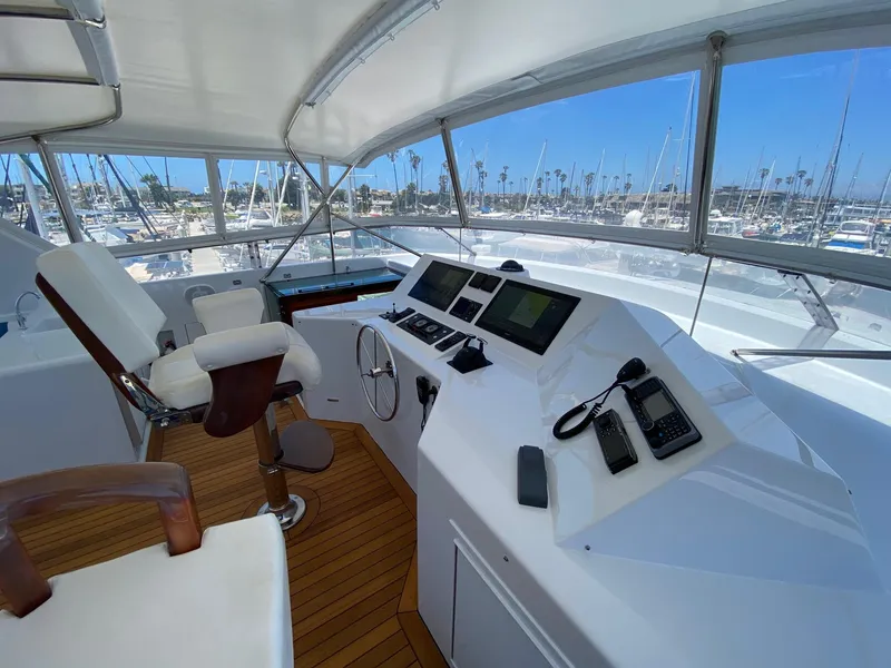 1991 Hatteras 105 Raised Pilothouse