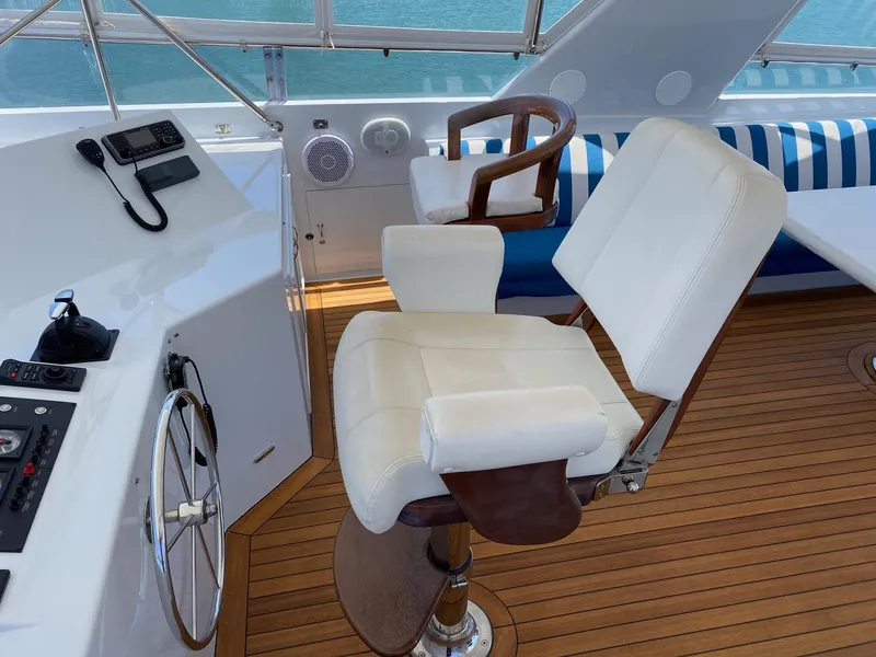1991 Hatteras 105 Raised Pilothouse