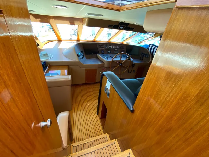 1991 Hatteras 105 Raised Pilothouse