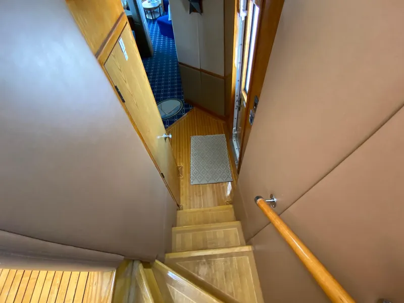 1991 Hatteras 105 Raised Pilothouse