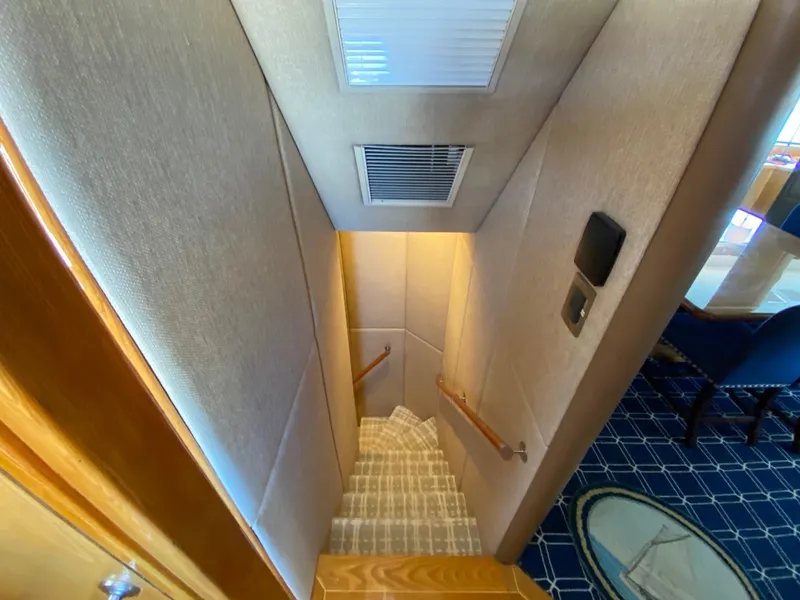 1991 Hatteras 105 Raised Pilothouse