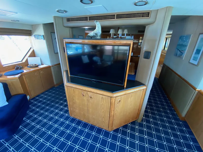 1991 Hatteras 105 Raised Pilothouse