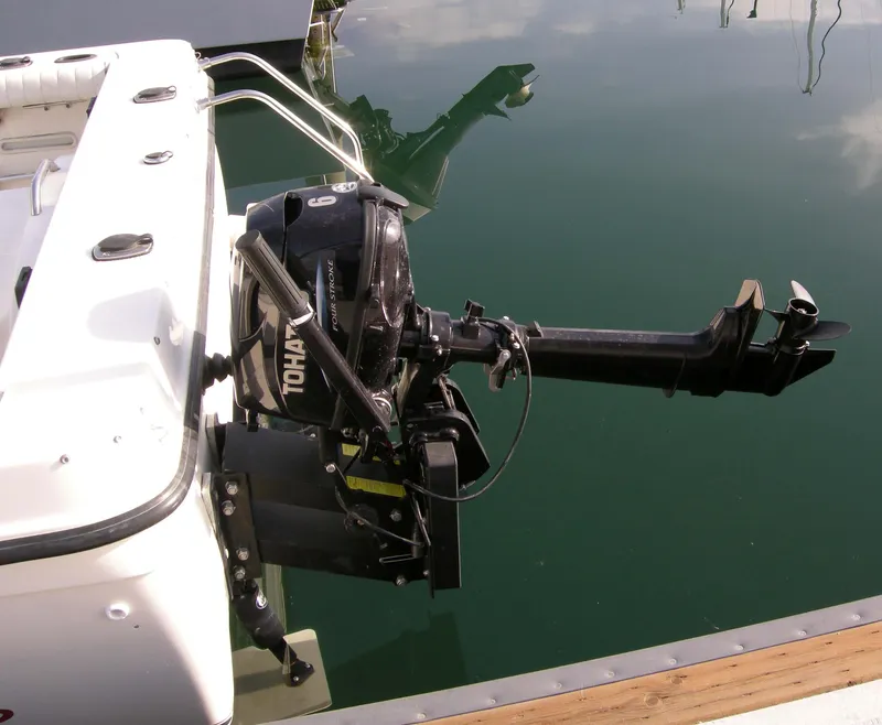 2003 Bayliner 2052 Trophy Walkaround